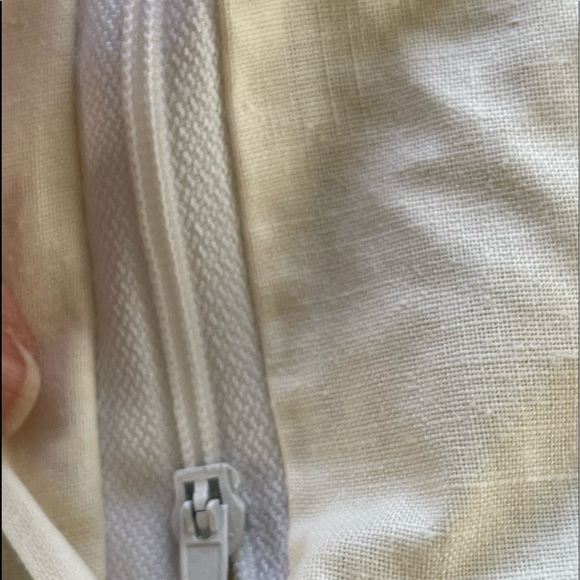 - Two pillows cover by shams - Picture 8 of 12